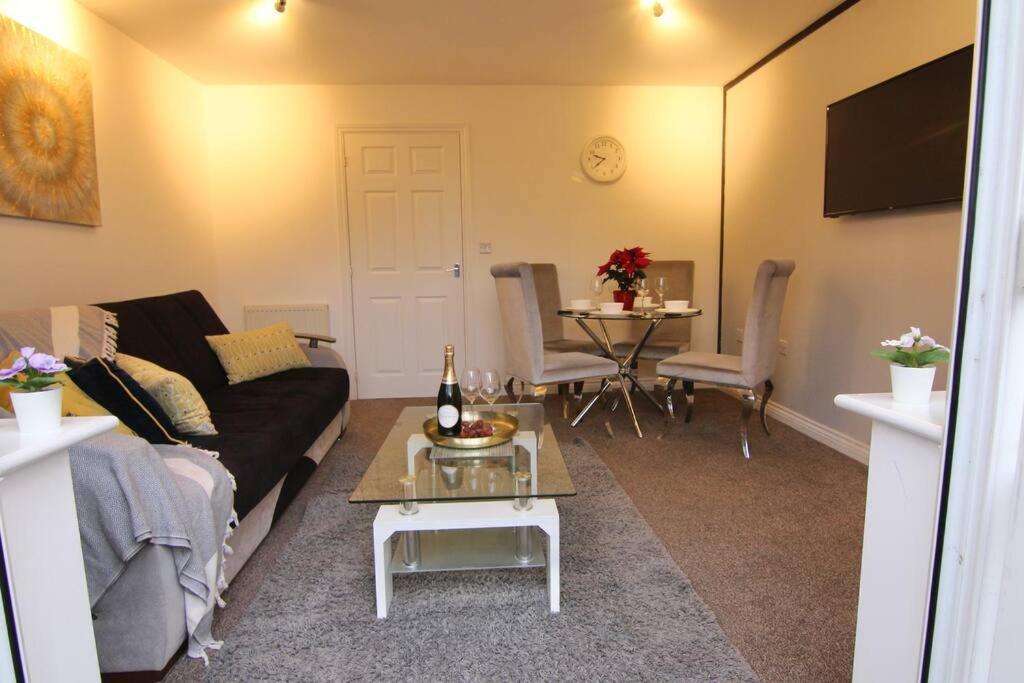 Daimler House - Cosy Home Near Coventry City Centre Экстерьер фото